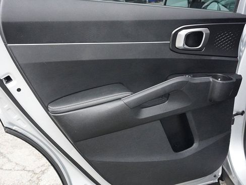 Used 2022 Kia Sorento S image 23