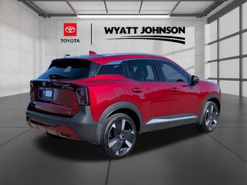 Used 2025 Nissan Kicks SR w/ SR Premium Package FWD image 5
