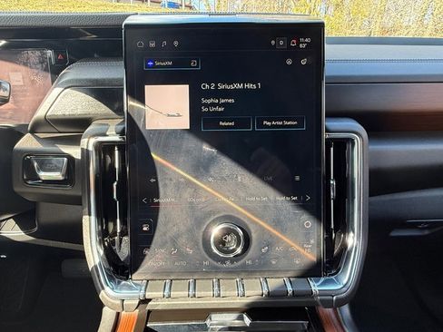 Used 2025 GMC Yukon Denali image 30