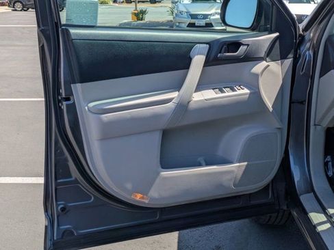 Used 2013 Toyota Highlander Plus FWD image 14