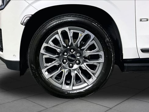 Used 2023 GMC Yukon XL Denali Ultimate AWD/4WD image 11
