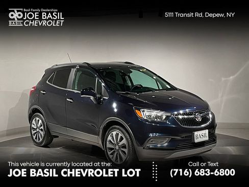 Used 2021 Buick Encore Preferred FWD image 1