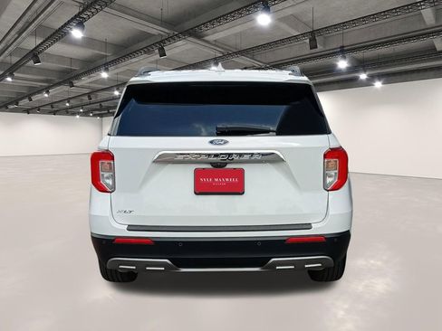 Used 2024 Ford Explorer XLT w/ Equipment Group 202A RWD image 15