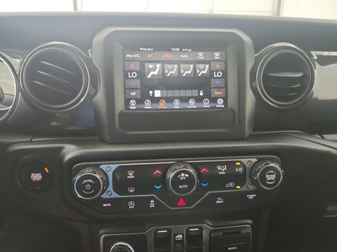 Certified 2022 Jeep Gladiator Sport AWD/4WD image 28