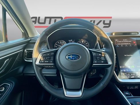 Used 2025 Subaru Outback Limited AWD/4WD image 11
