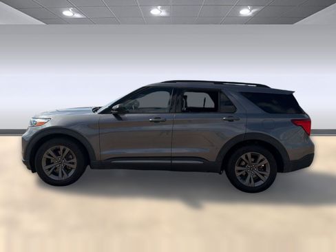 Used 2022 Ford Explorer XLT w/ Equipment Group 202A RWD image 2