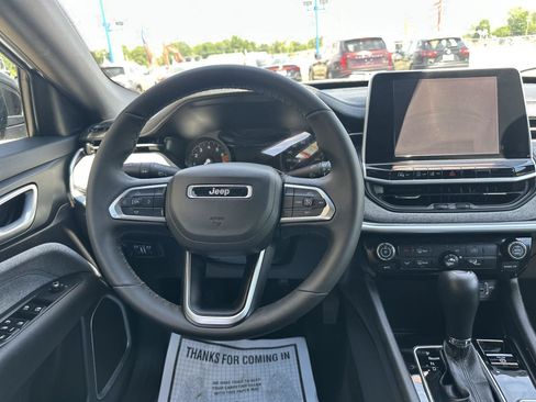 Used 2025 Jeep Compass Latitude AWD/4WD image 35
