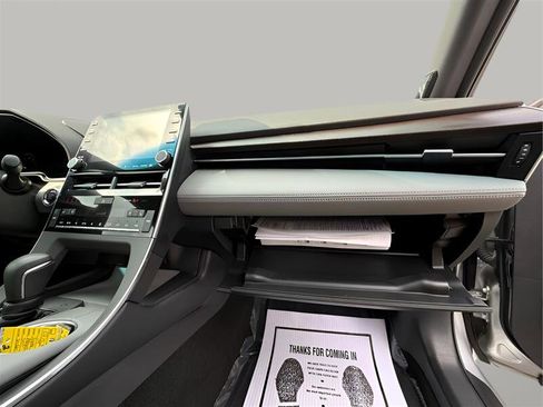 Used 2019 Toyota Avalon Limited image 33