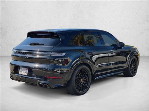 Used 2025 Porsche Cayenne GTS AWD/4WD image 5