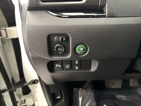 Used 2017 Honda Pilot Touring image 14