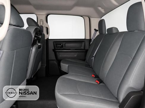 Used 2018 RAM 2500 Tradesman w/ Chrome Appearance Group AWD/4WD image 12