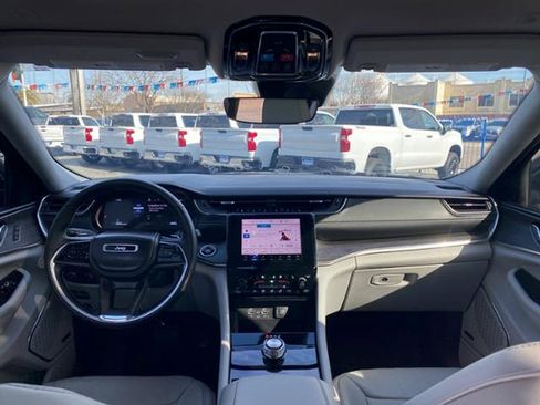 Used 2022 Jeep Grand Cherokee Overland image 25