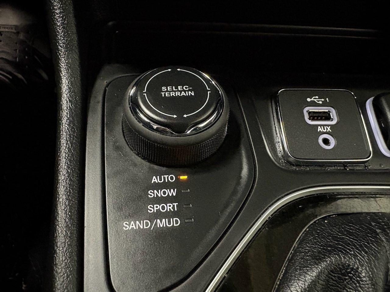 Used 2021 Jeep Cherokee Limited AWD/4WD image 18