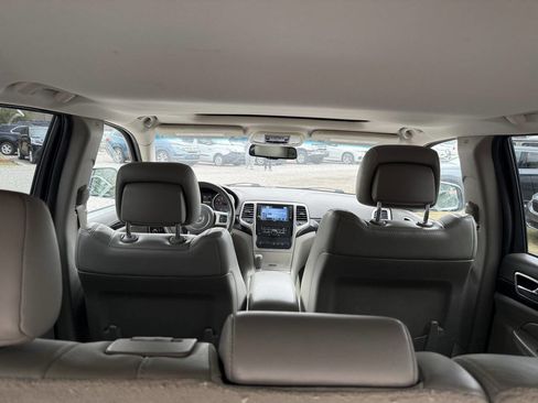 Used 2011 Jeep Grand Cherokee Laredo image 21