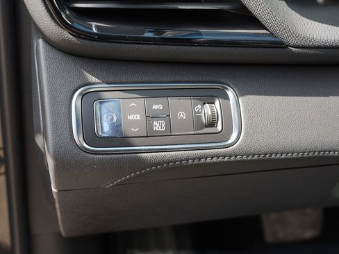 Used 2025 Buick Enclave Preferred image 16