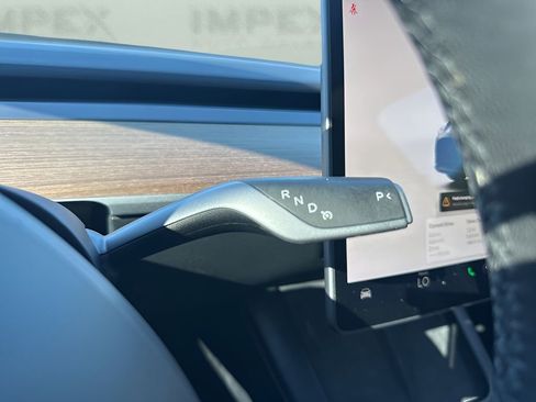 Used 2024 Tesla Model Y Standard Range image 17