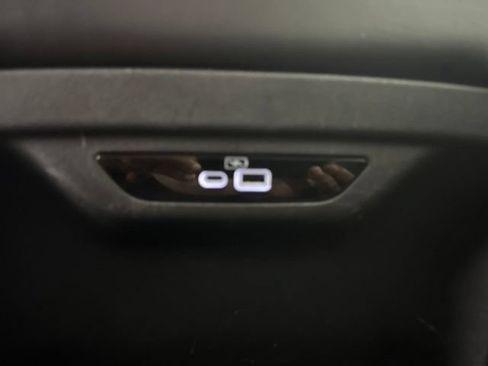 Used 2024 Chrysler Pacifica Touring-L FWD image 25