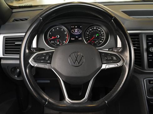 Used 2020 Volkswagen Atlas Cross Sport SE w/ Panoramic Sunroof Package FWD image 13