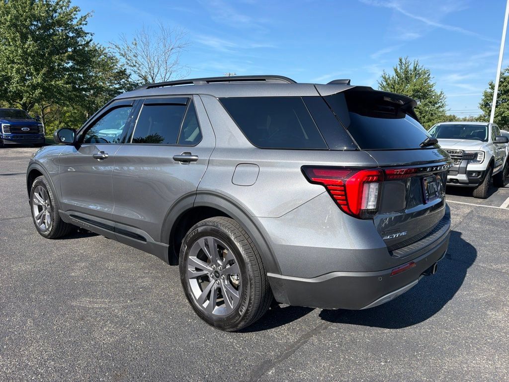 Used 2026 Ford Explorer Active w/ Active Comfort Package AWD/4WD image 4