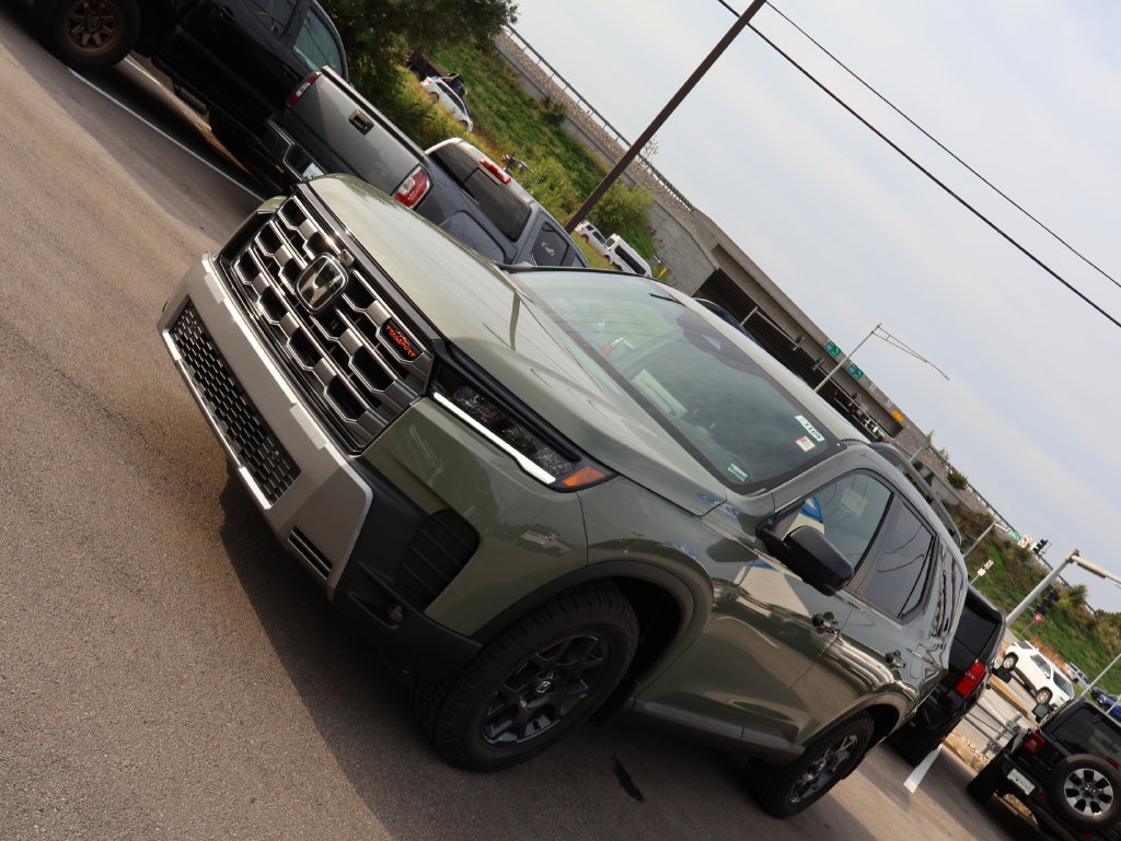 Used 2026 Honda Pilot TrailSport image 3
