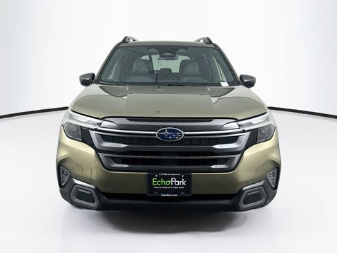 Used 2025 Subaru Forester Limited AWD/4WD image 2
