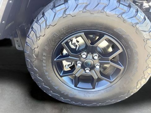 Used 2024 Jeep Wrangler Unlimited image 29