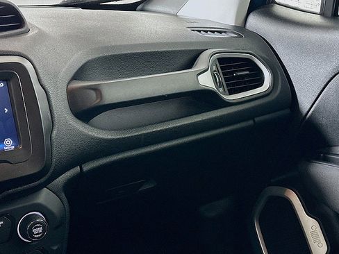 Used 2020 Jeep Renegade Latitude FWD image 22