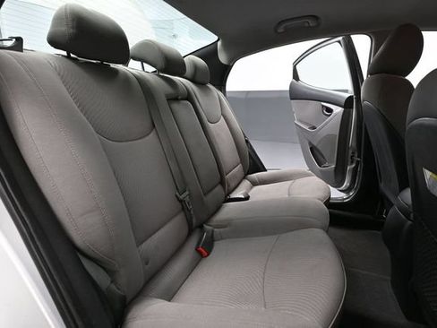 Used 2014 Hyundai Elantra SE FWD image 34