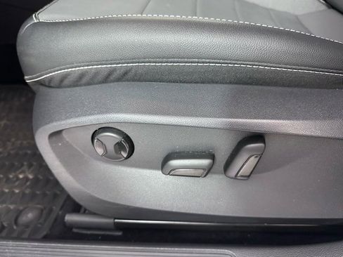 Used 2022 Volkswagen Taos SE image 19