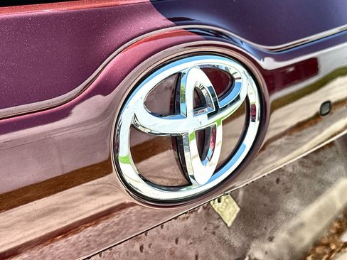 Used 2019 Toyota Highlander XLE image 16