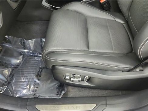 Used 2025 Jaguar F-PACE R-Dynamic S image 33