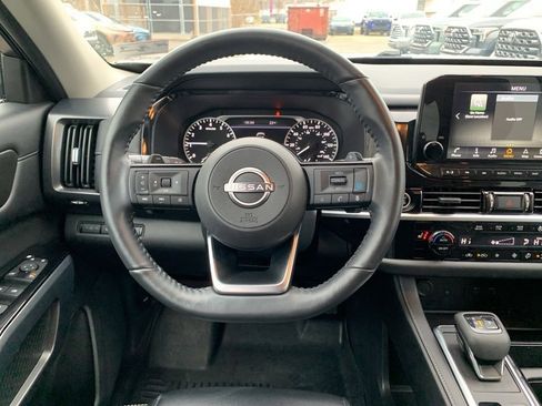 Used 2024 Nissan Pathfinder SL image 16