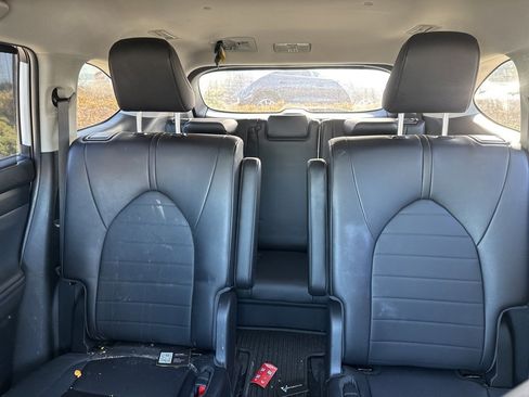 Used 2023 Toyota Highlander XLE image 16