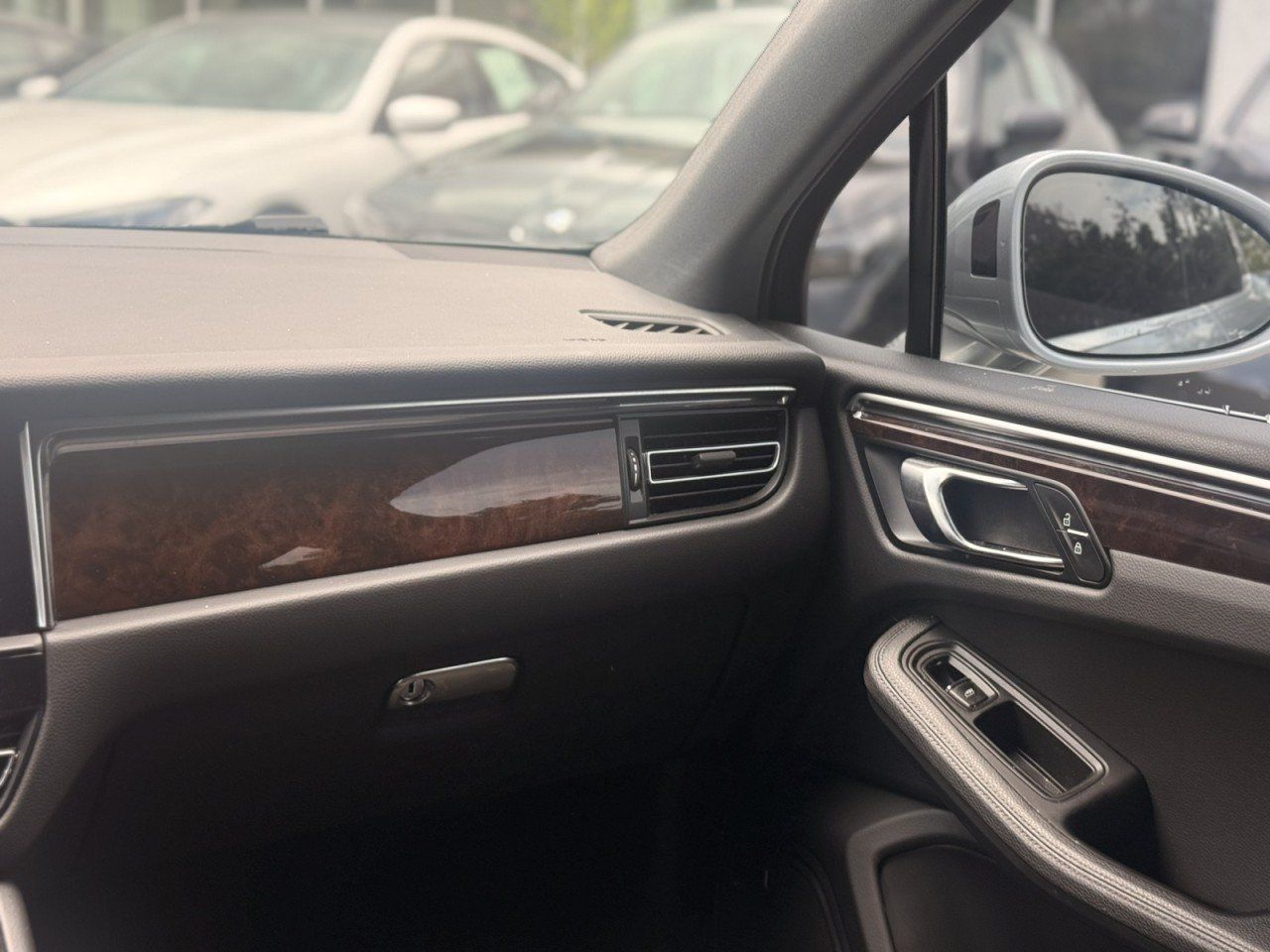 Used 2023 Porsche Macan S AWD/4WD image 24