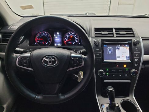 Used 2016 Toyota Camry SE w/ Moonroof Package FWD image 22