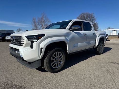 Used 2024 Toyota Tacoma Limited image 2