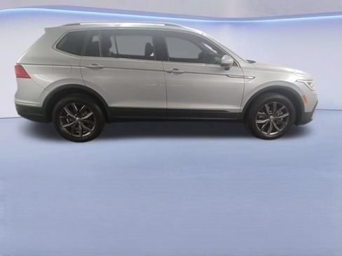 Used 2023 Volkswagen Tiguan SE FWD image 9