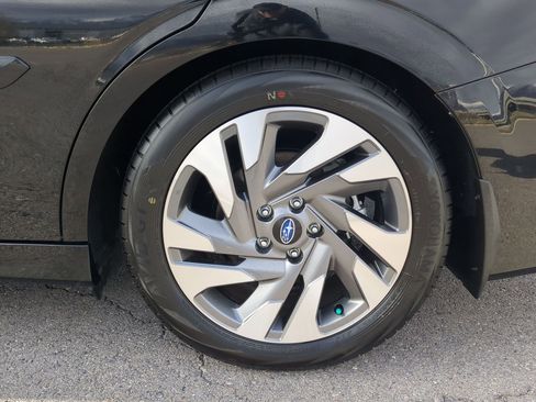 Certified 2025 Subaru Legacy Limited image 22