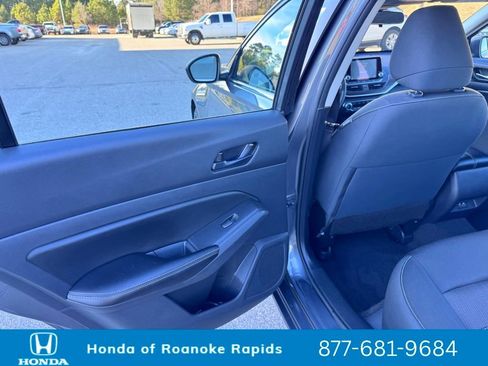 Used 2024 Nissan Altima 2.5 SV image 18