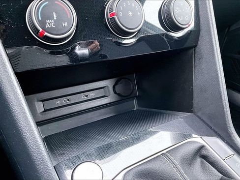 Used 2025 Volkswagen Taos S image 27