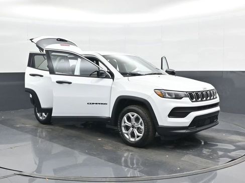 Used 2025 Jeep Compass Sport AWD/4WD image 45