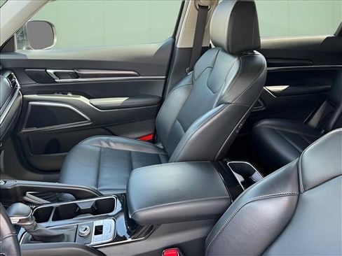 Used 2025 Kia Telluride S FWD image 9