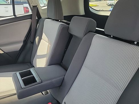 Used 2014 Toyota RAV4 LE image 17