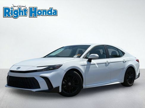 Used 2025 Toyota Camry SE w/ Multimedia Upgrade Package FWD image 2