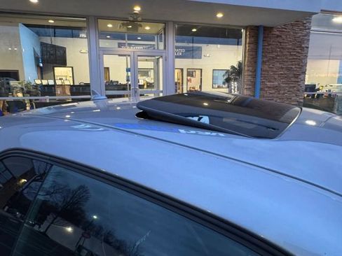 Used 2016 Dodge Challenger SRT w/ Technology Group image 6