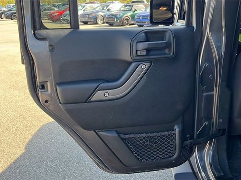 Used 2017 Jeep Wrangler Unlimited Willys image 26