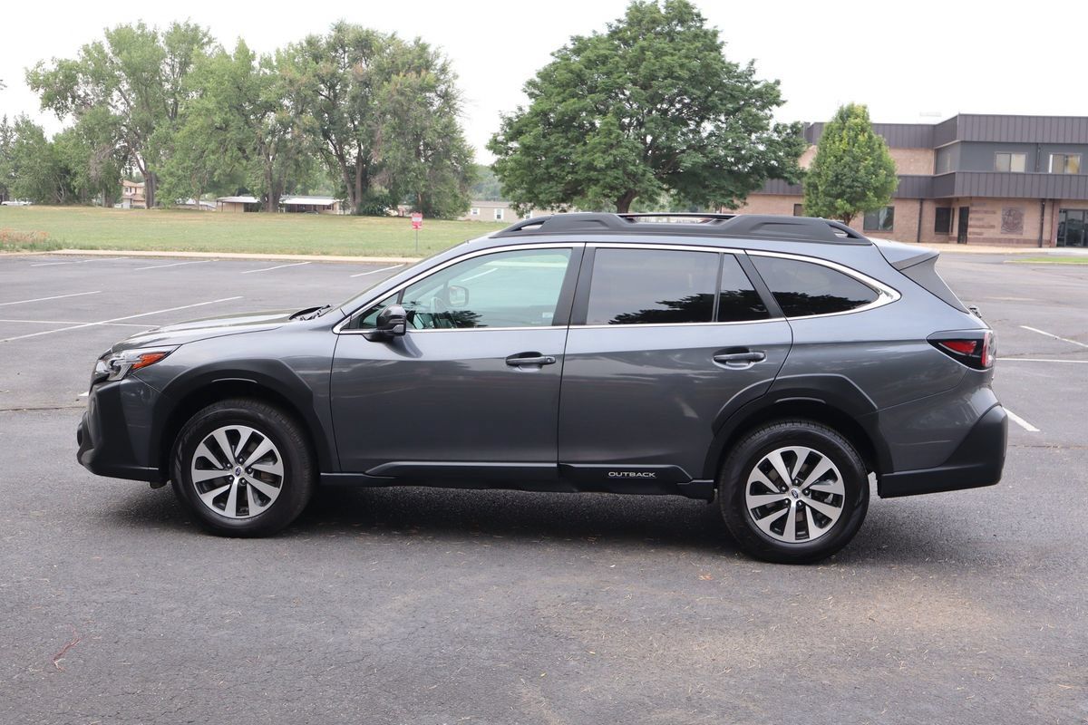 Used 2023 Subaru Outback Premium AWD/4WD image 9