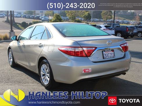 Used 2015 Toyota Camry LE image 9