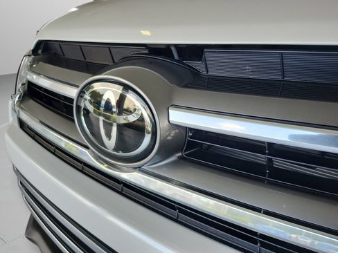 Used 2018 Toyota Highlander Limited FWD image 33