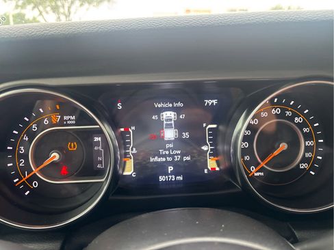 Used 2021 Jeep Gladiator Sport AWD/4WD image 8